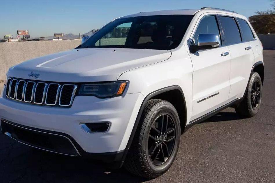 JEEP GRAND CHEROKEE 2017 1C4RJEBG1HC788518 image